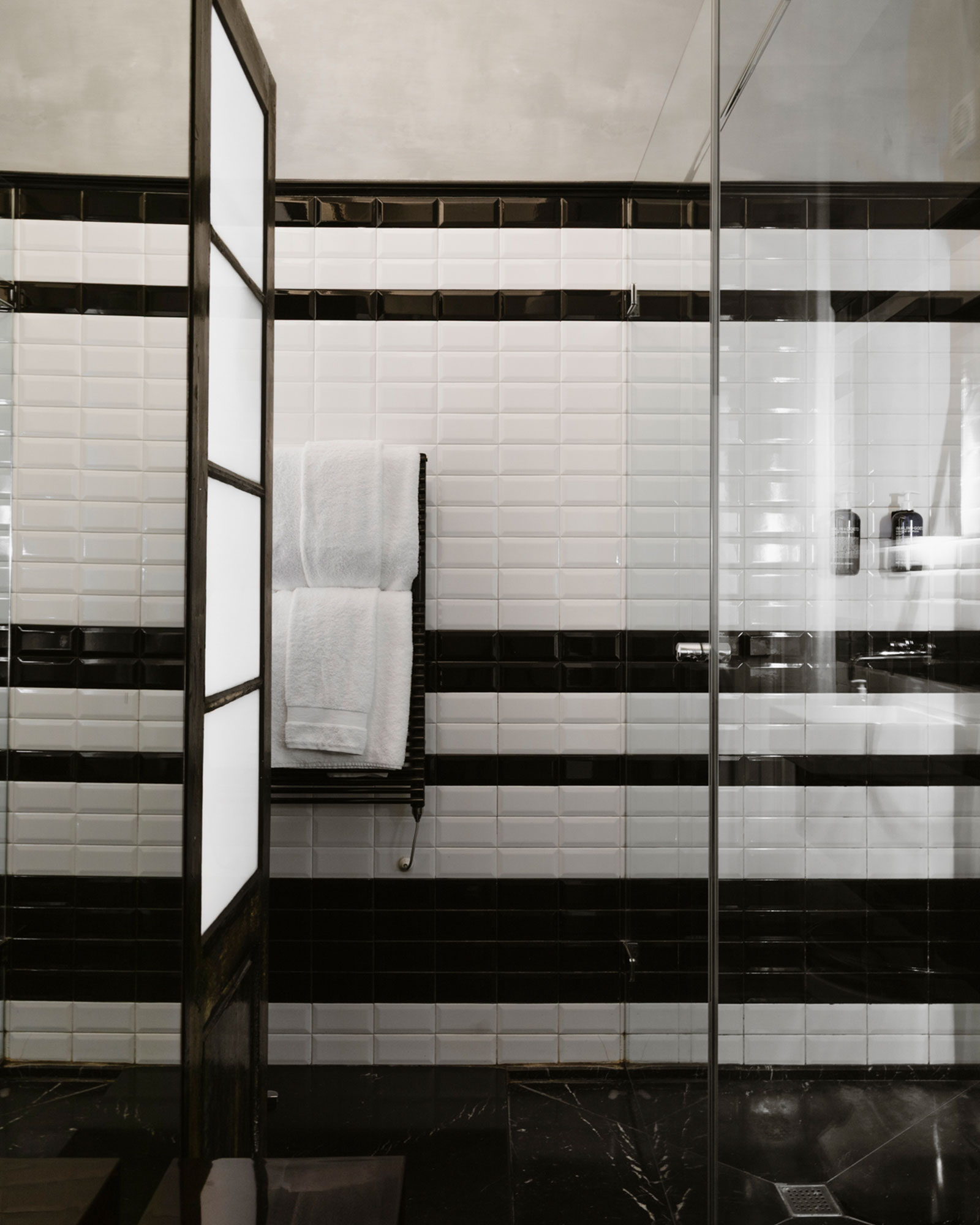 la-maisonette_apartment_Valletta-malta_interior-bathroom.jpg