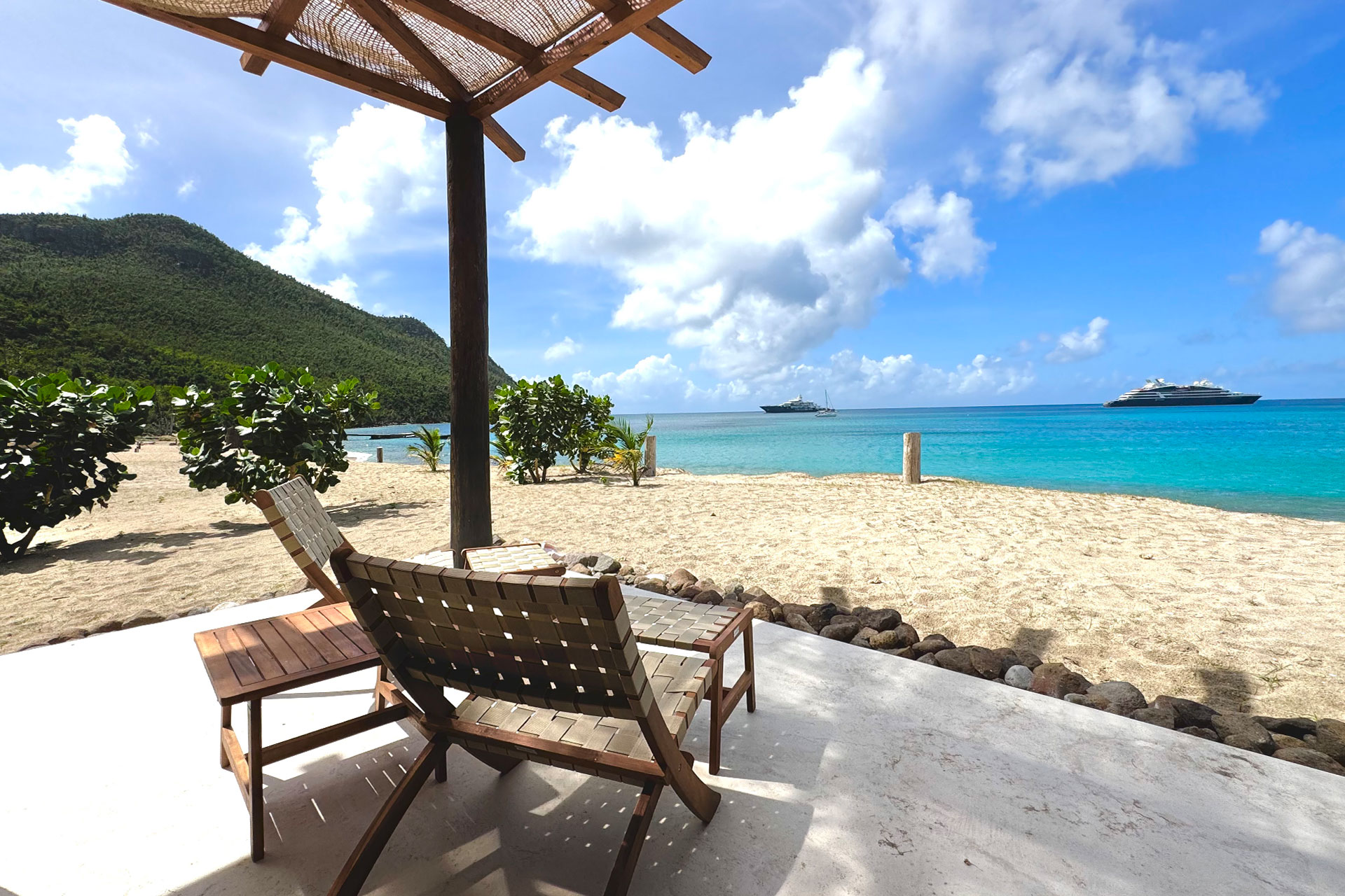 tenuta-chatham-bay_palapa_Union-Island-Saint-Vincent_exterior-pallets.jpg