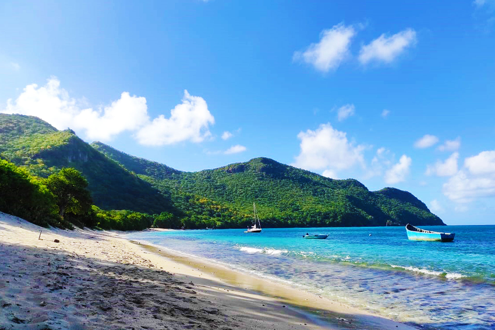 tenuta-chatham-bay_palapa_Union-Island-Saint-Vincent_exterior-sailboat.jpg