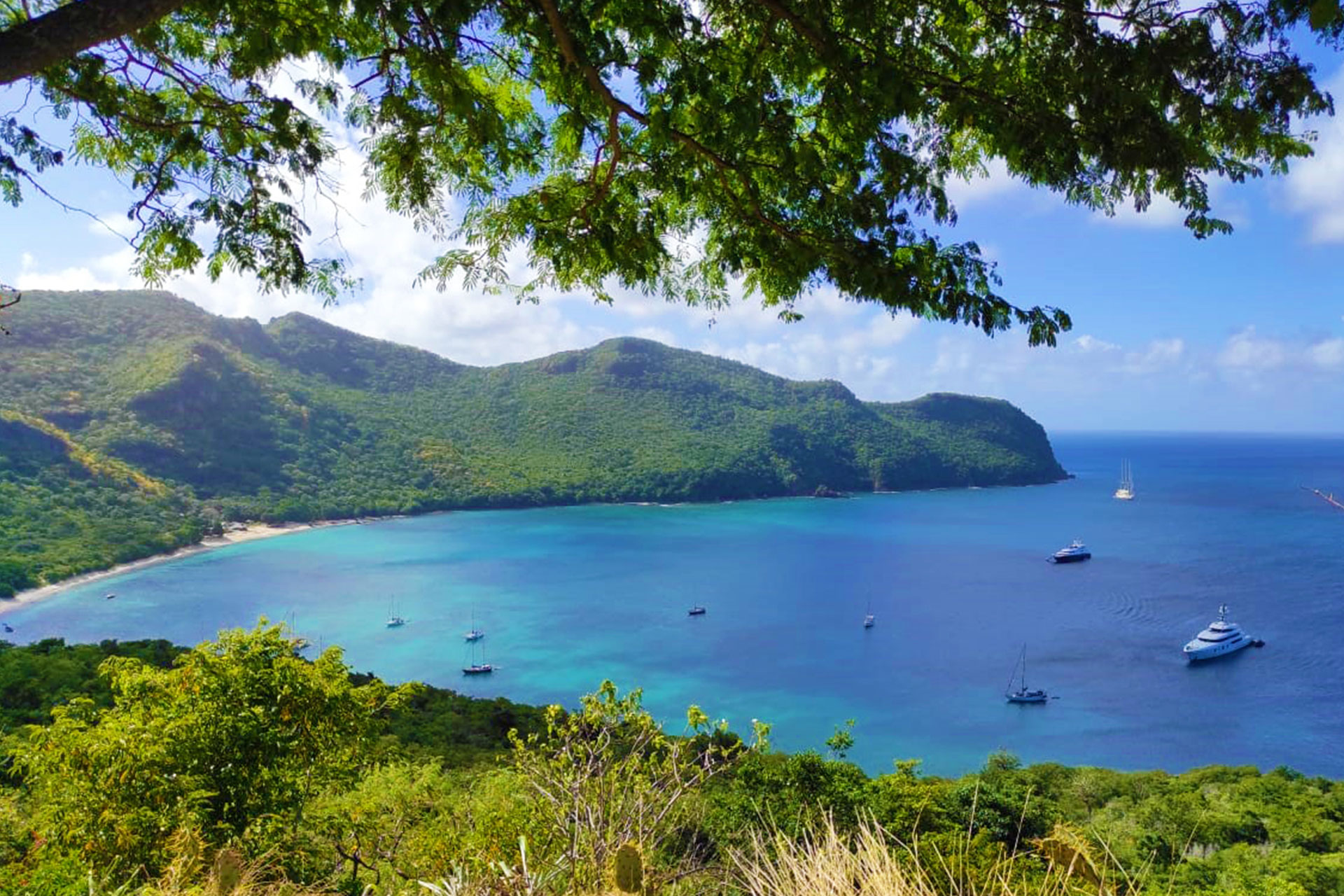 tenuta-chatham-bay_palapa_Union-Island-Saint-Vincent_exterior-view-mountains.jpg