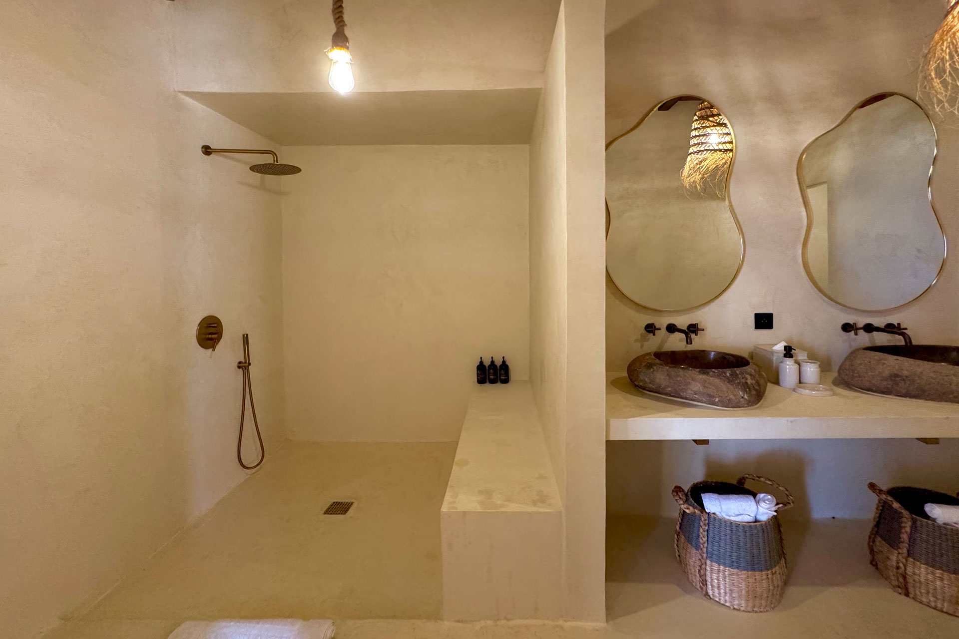 tenuta-chatham-bay_palapa_Union-Island-Saint-Vincent_interior-bathroom.jpg