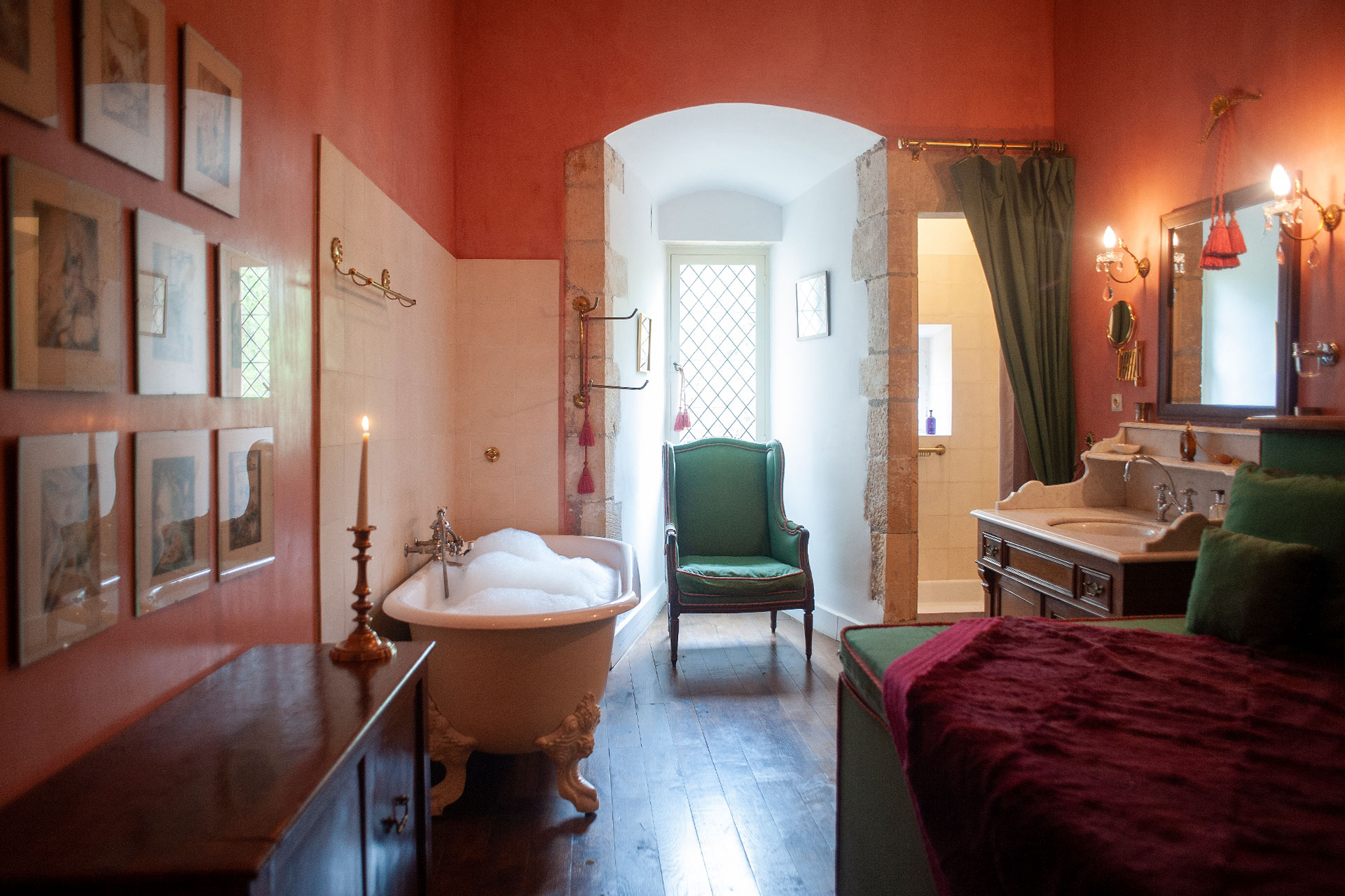 chateau-de-saint-martory_castle_Occitanie-france_interior-bathroom.jpg