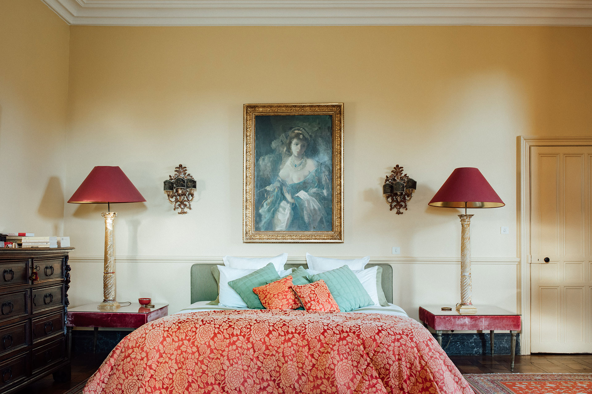 chateau-de-saint-martory_castle_Occitanie-france_interior-bed-room.jpg