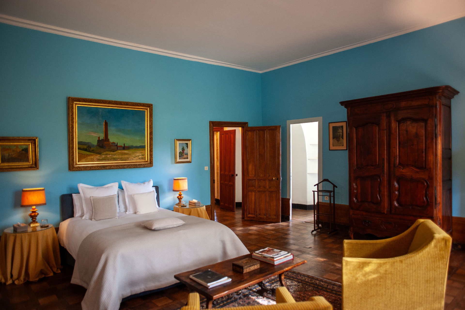 chateau-de-saint-martory_castle_Occitanie-france_interior-bed-room-space.jpg