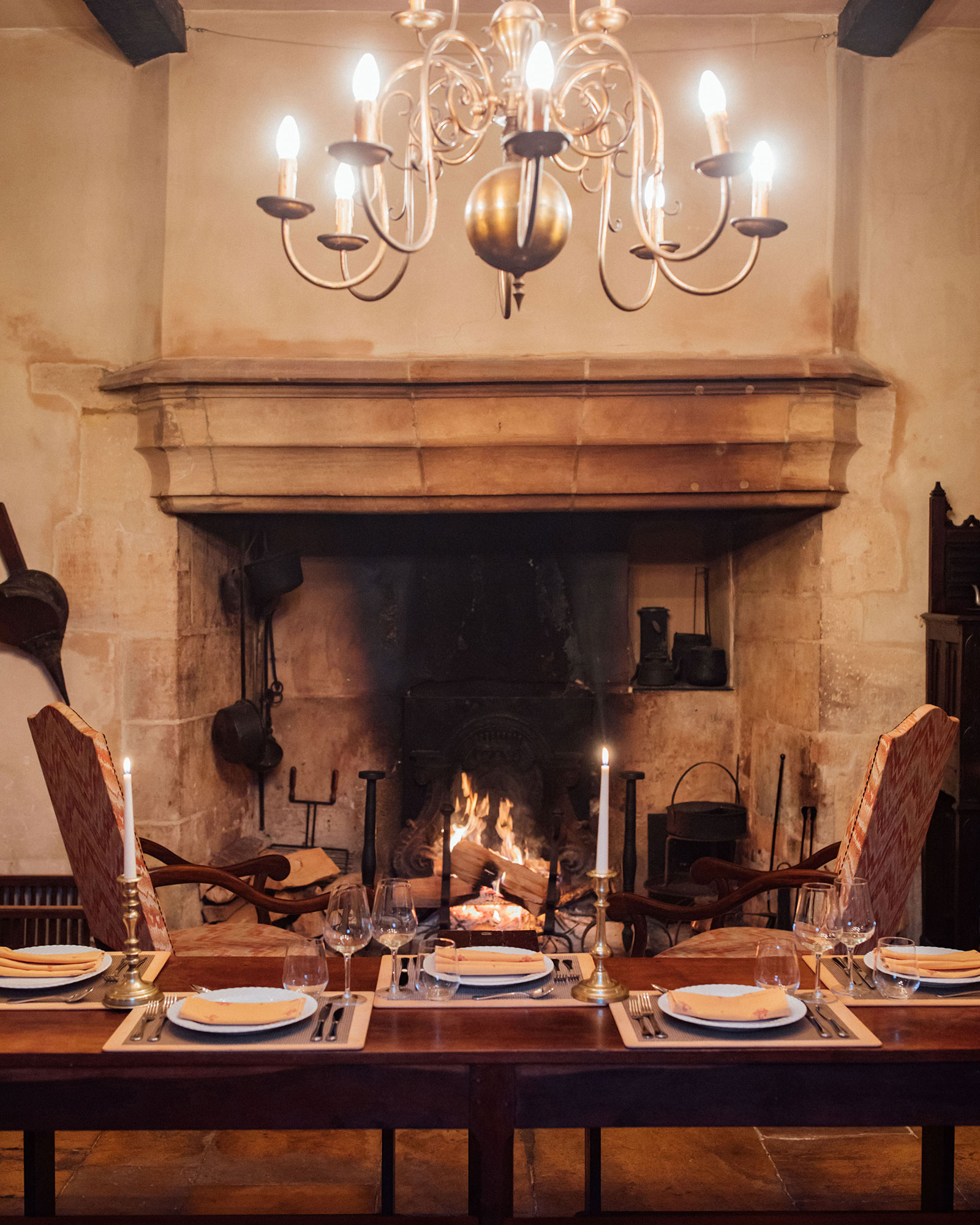 chateau-de-saint-martory_castle_Occitanie-france_interior-table.jpg