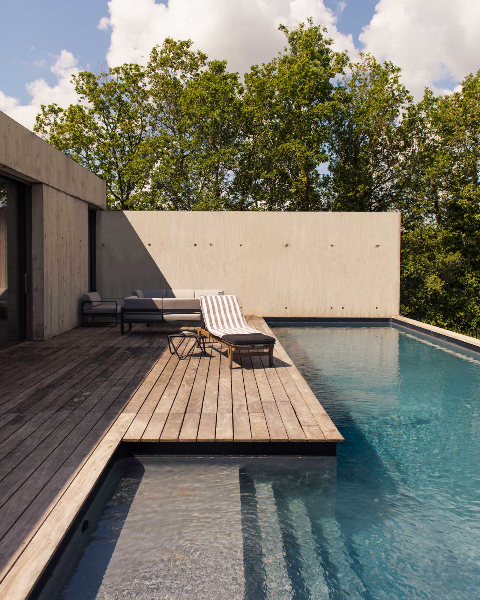 la-maison-h_villa_occitanie-france_exterior-pool.jpg