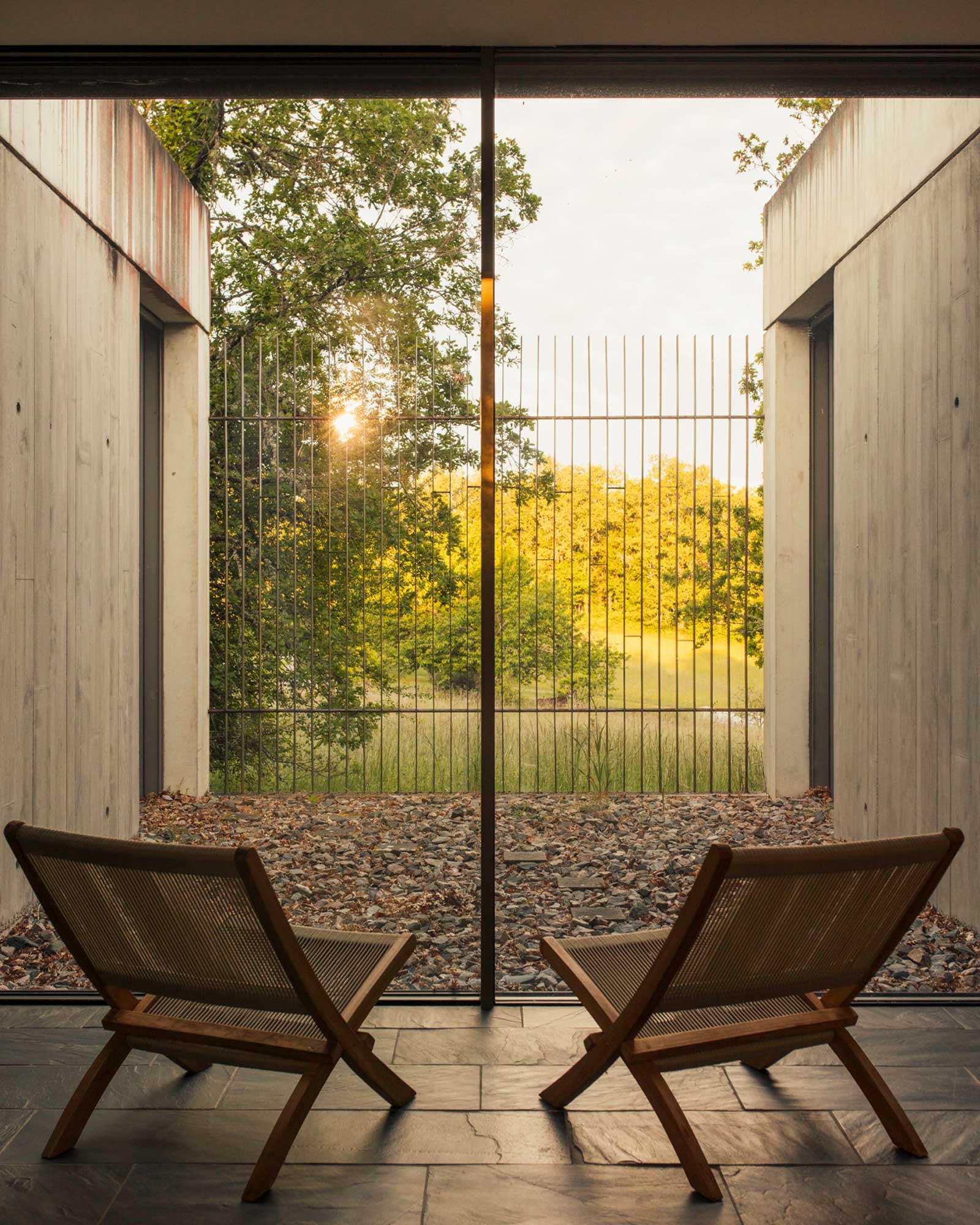 la-maison-h_villa_occitanie-france_interior-chairs.jpg
