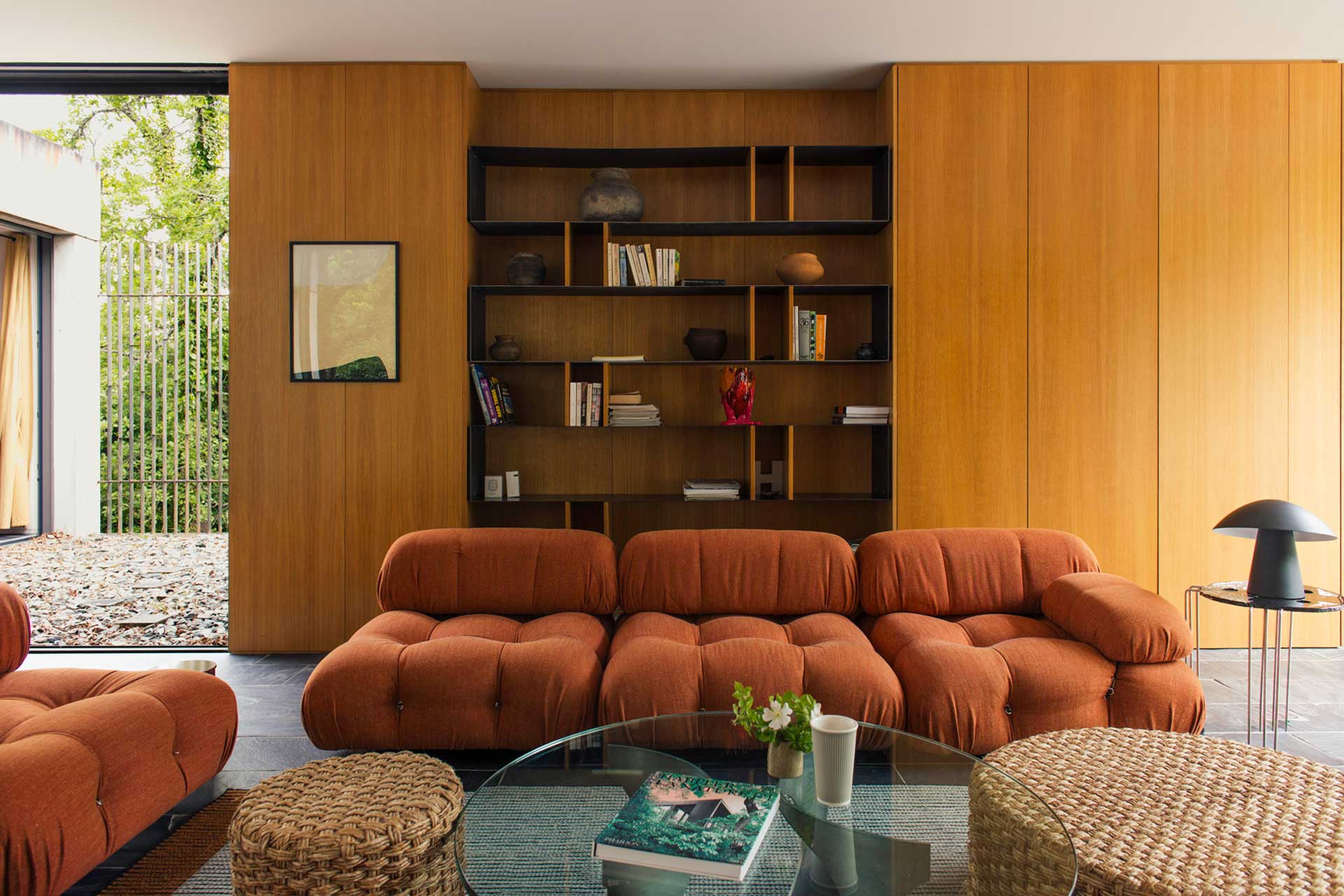 la-maison-h_villa_occitanie-france_interior-sofa.jpg