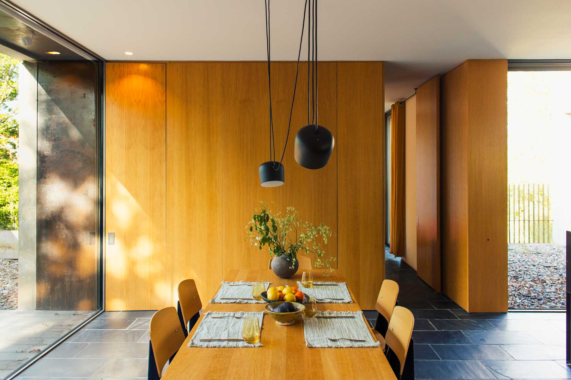 la-maison-h_villa_occitanie-france_interior-table-detail.jpg