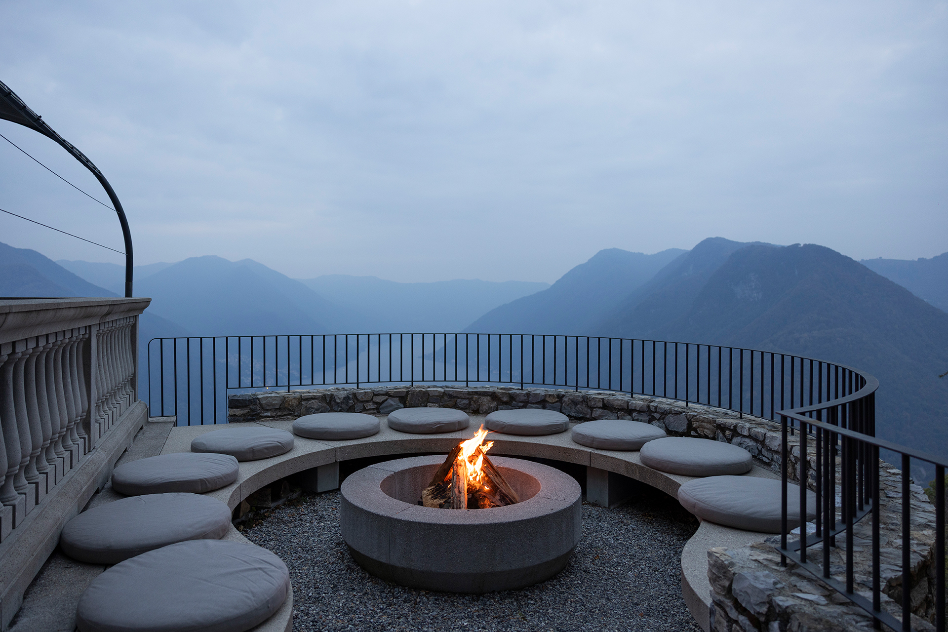 villa-peduzzi_villa_lake-como-italy_exterior-firepit.jpg