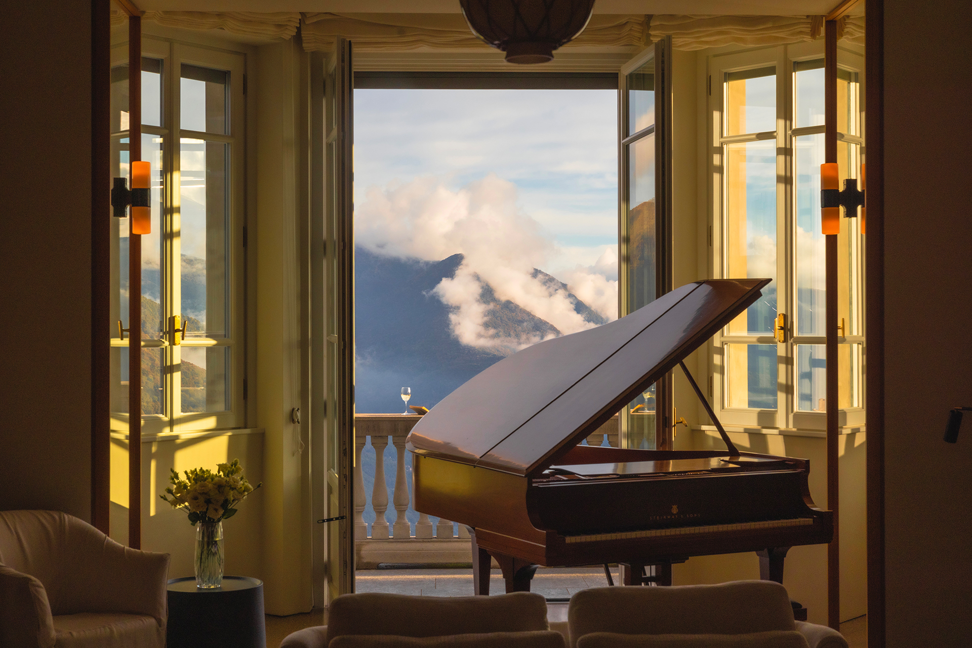 villa-peduzzi_villa_lake-como-italy_interior-piano.jpg