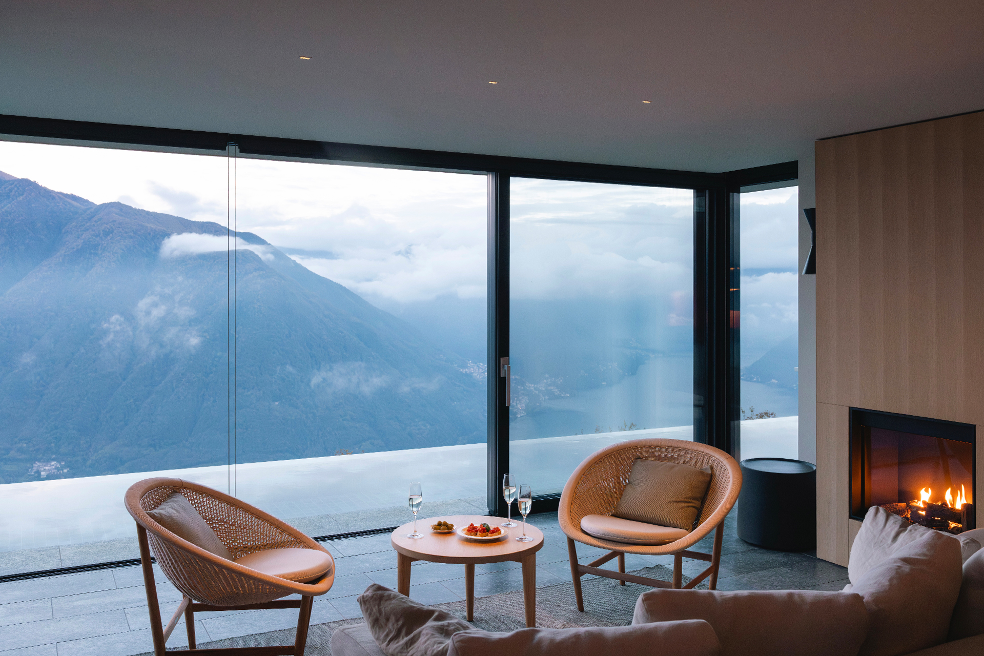 villa-peduzzi_villa_lake-como-italy_interior-space.jpg