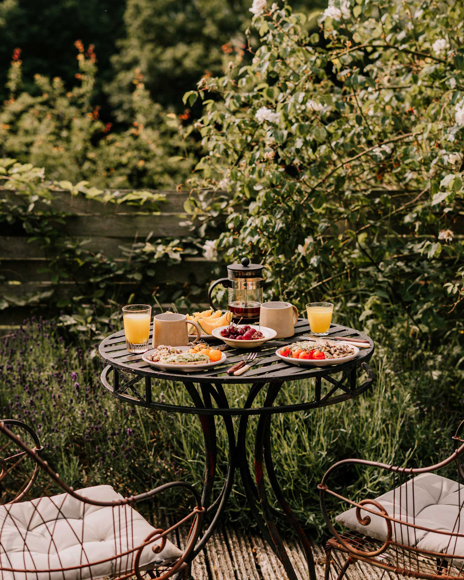 hergest-lee_cabin_wales-united-kingdom_cabin-exterior-table.jpg