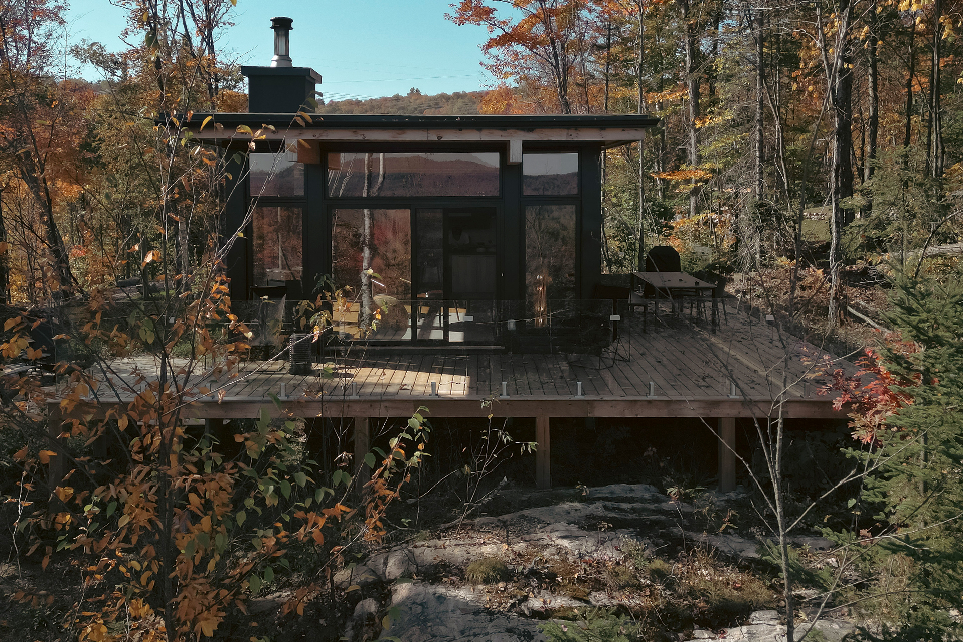 hintercabin-x_cabin_quebec-canada_exterior-facade.jpg