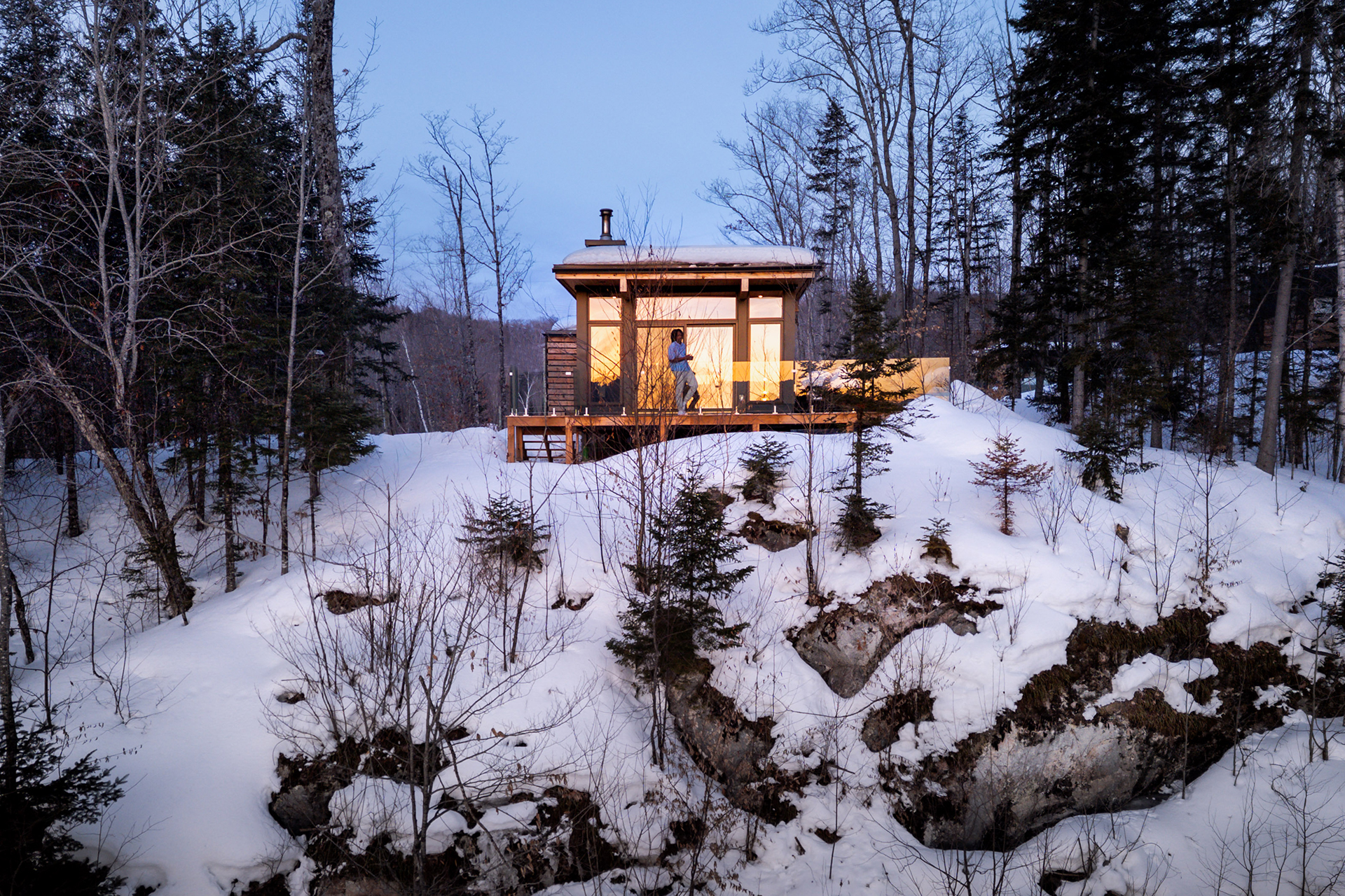 hintercabin-x_cabin_quebec-canada_exterior-winter.jpg