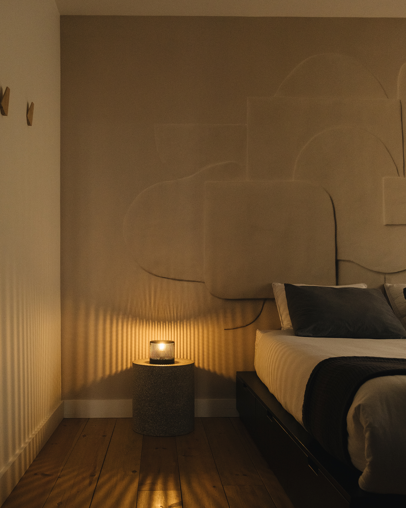hintercabin-x_cabin_quebec-canada_interior-bedroom-design.jpg