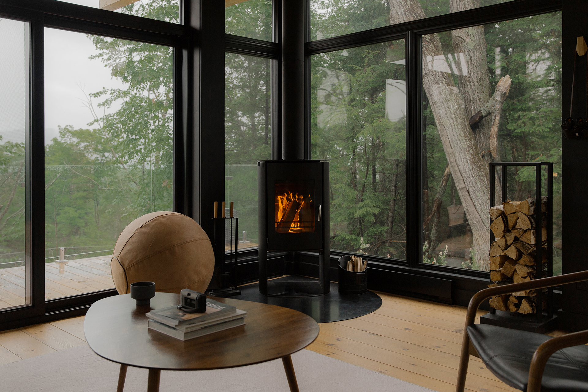 hintercabin-x_cabin_quebec-canada_interior-living.jpg
