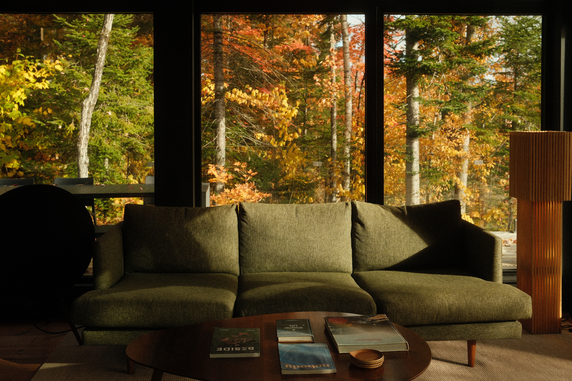 hintercabin-x_cabin_quebec-canada_interior-sofa.jpg