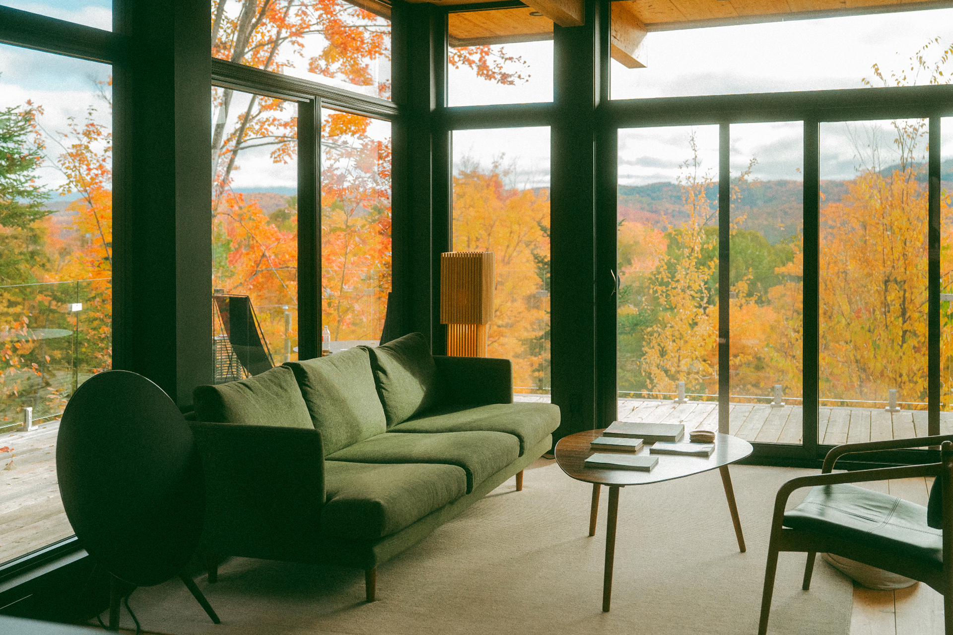 hintercabin-x_cabin_quebec-canada_interior-space.jpg