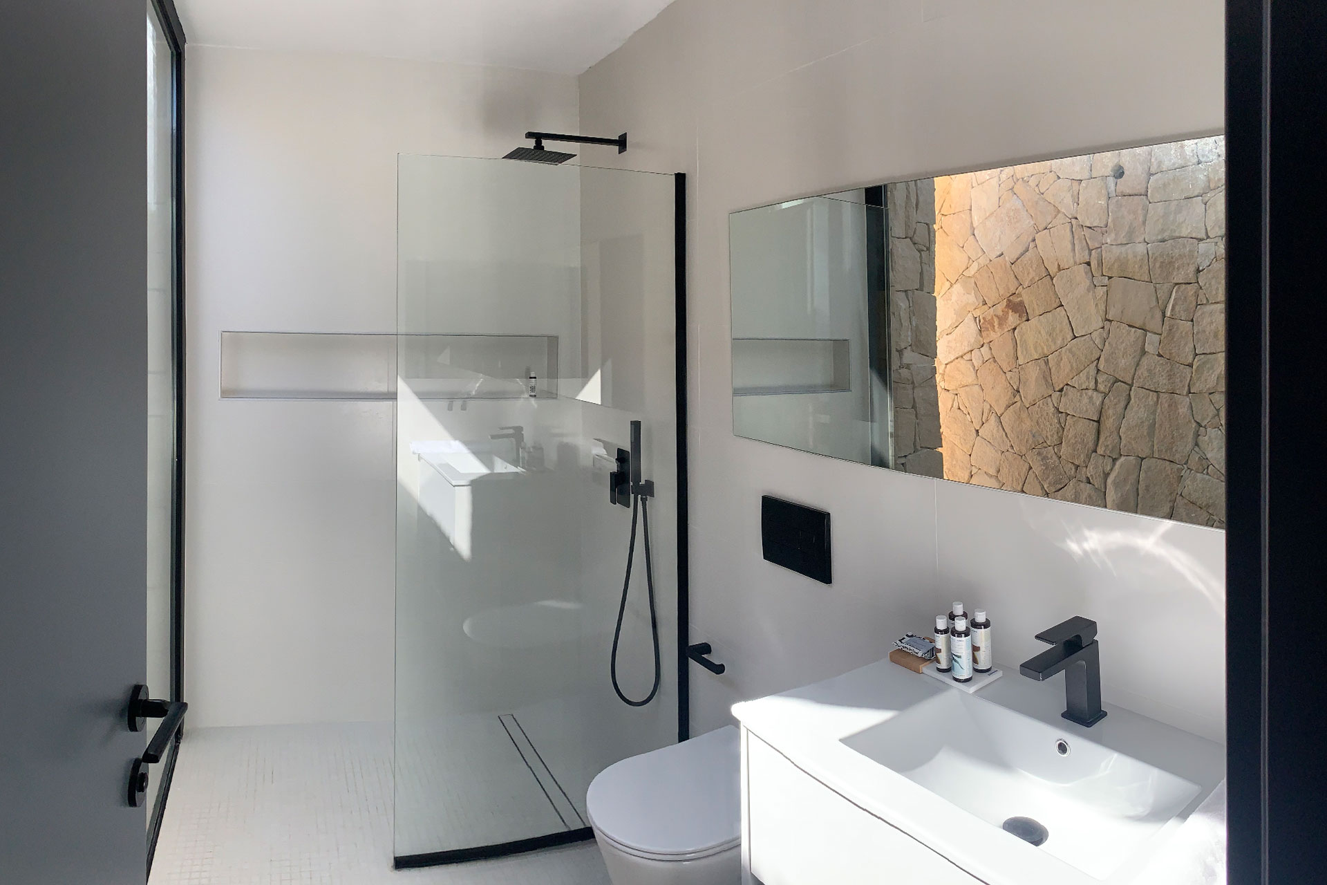 the-aiora-concept_villa_Paphos-cyprus_interior-bathroom-design.jpg