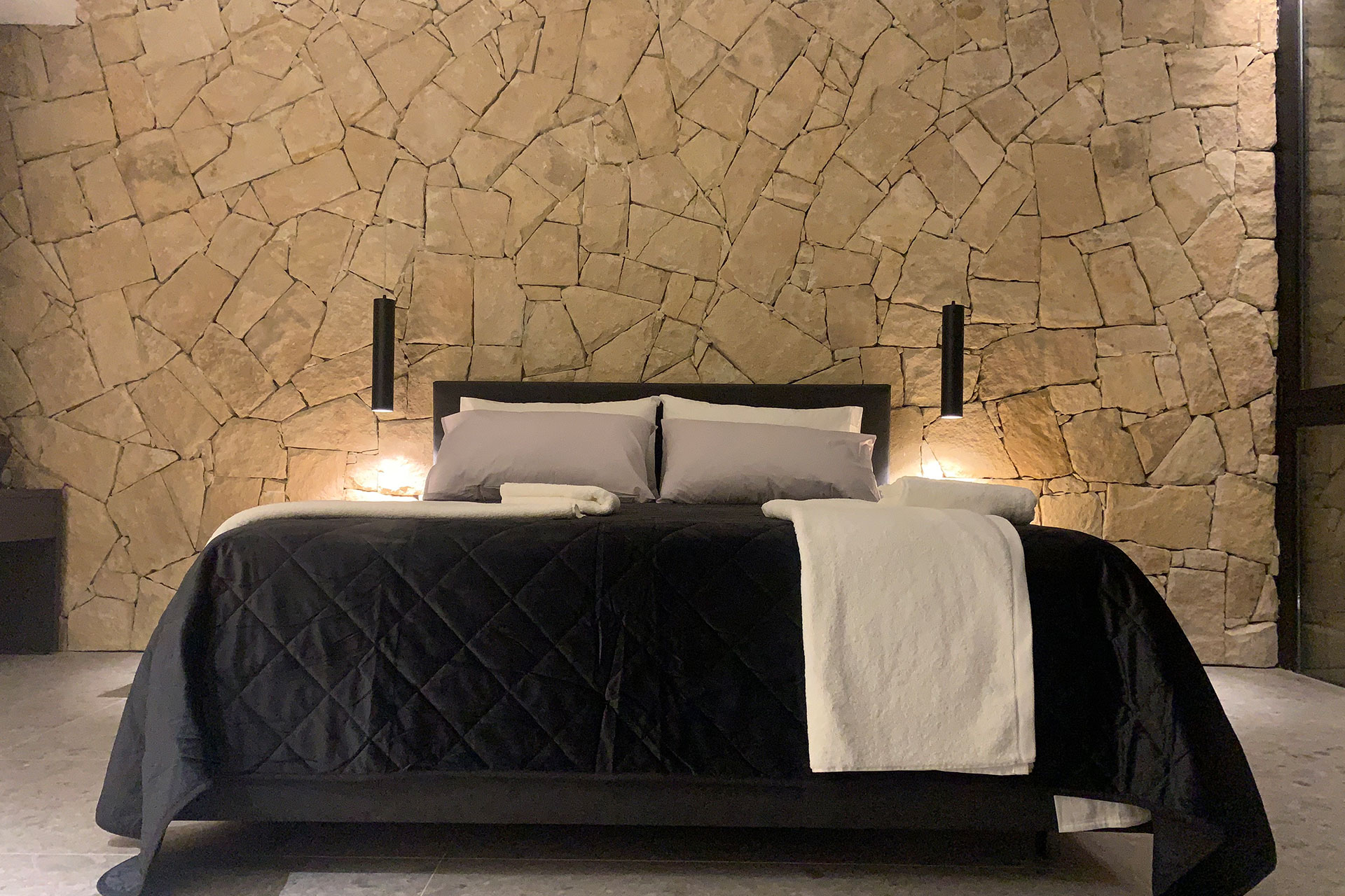 the-aiora-concept_villa_Paphos-cyprus_interior-bed.jpg