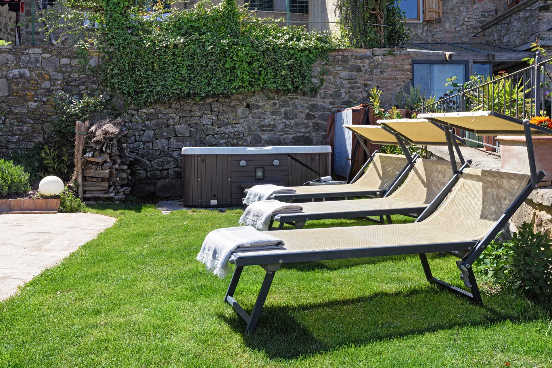 montalcino-townhouse_townhouse_montalcino-italy_exterior.jpg