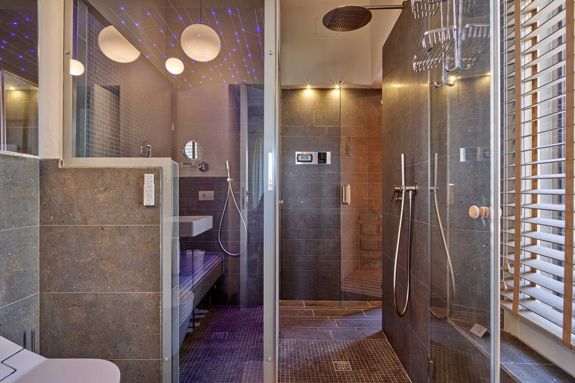 montalcino-townhouse_townhouse_montalcino-italy_interior-bathroom.jpg