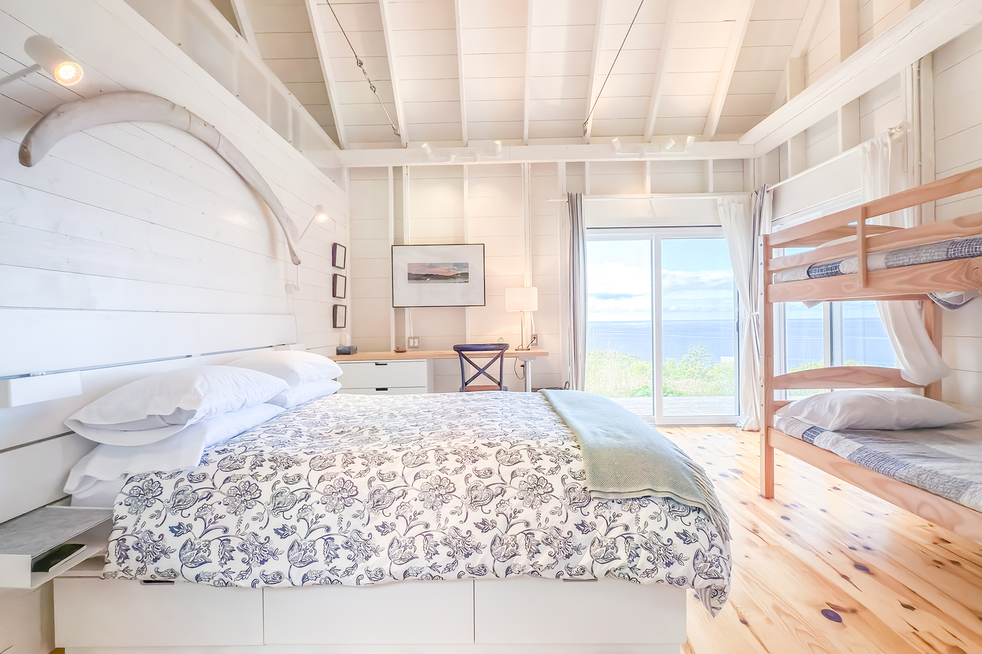 twobysea-cottage_cottage_Nova-Scotia-canada_interior-bedroom.jpg