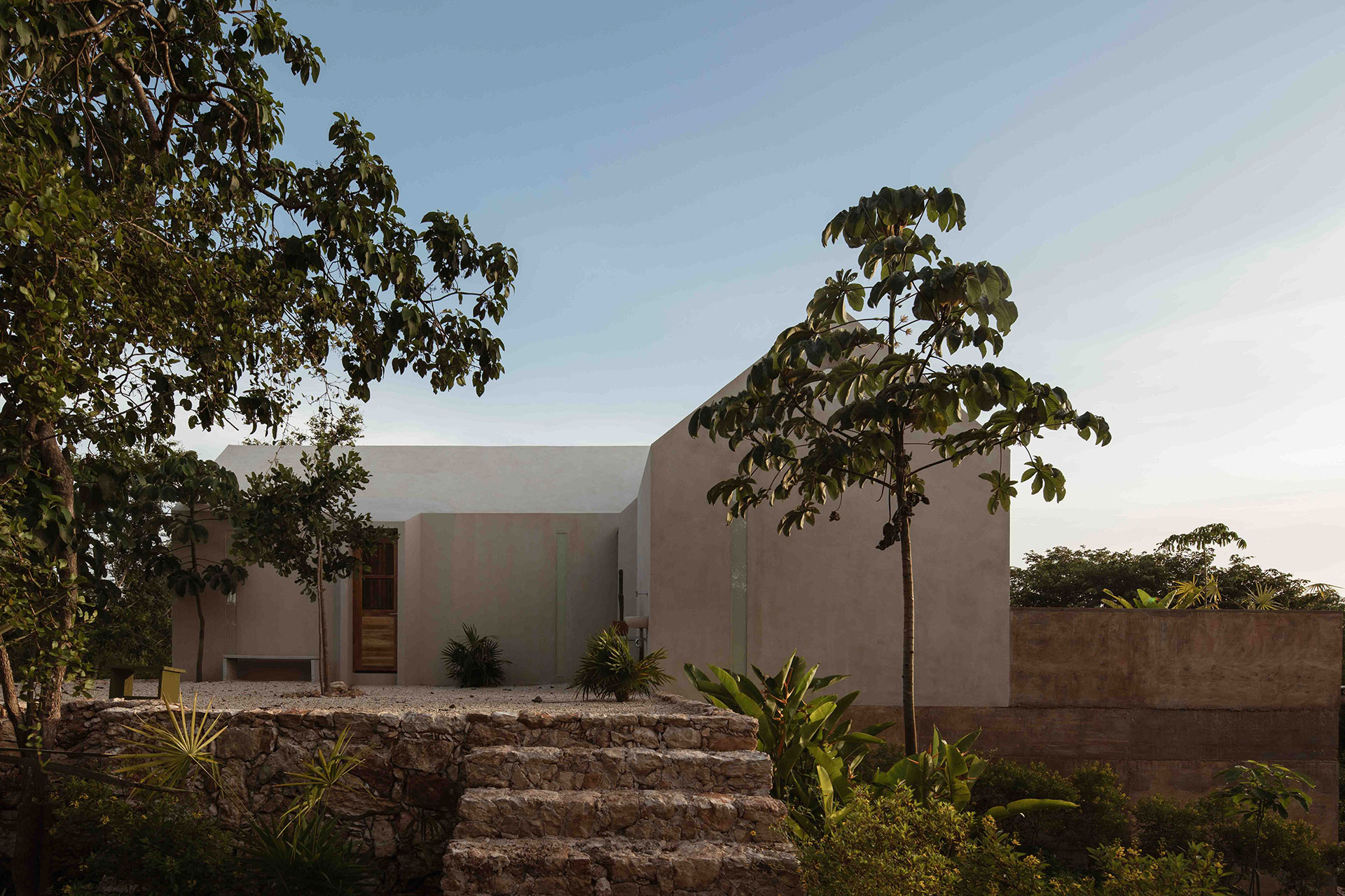 galopina-casa-silvestre_villa_yucatan-mexico_exterior-facade.jpg