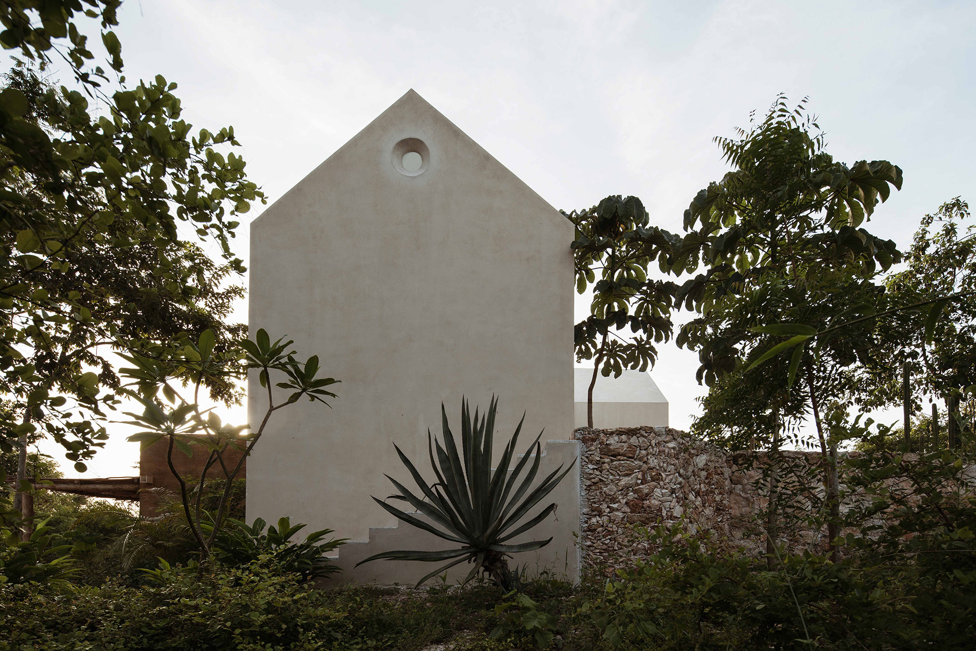 galopina-casa-silvestre_villa_yucatan-mexico_exterior-facade-design.jpg