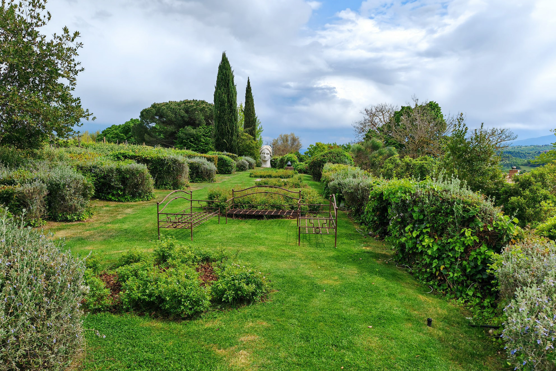 villa-tirrena_estate_lazio-italy_exterior-garden-design.jpg