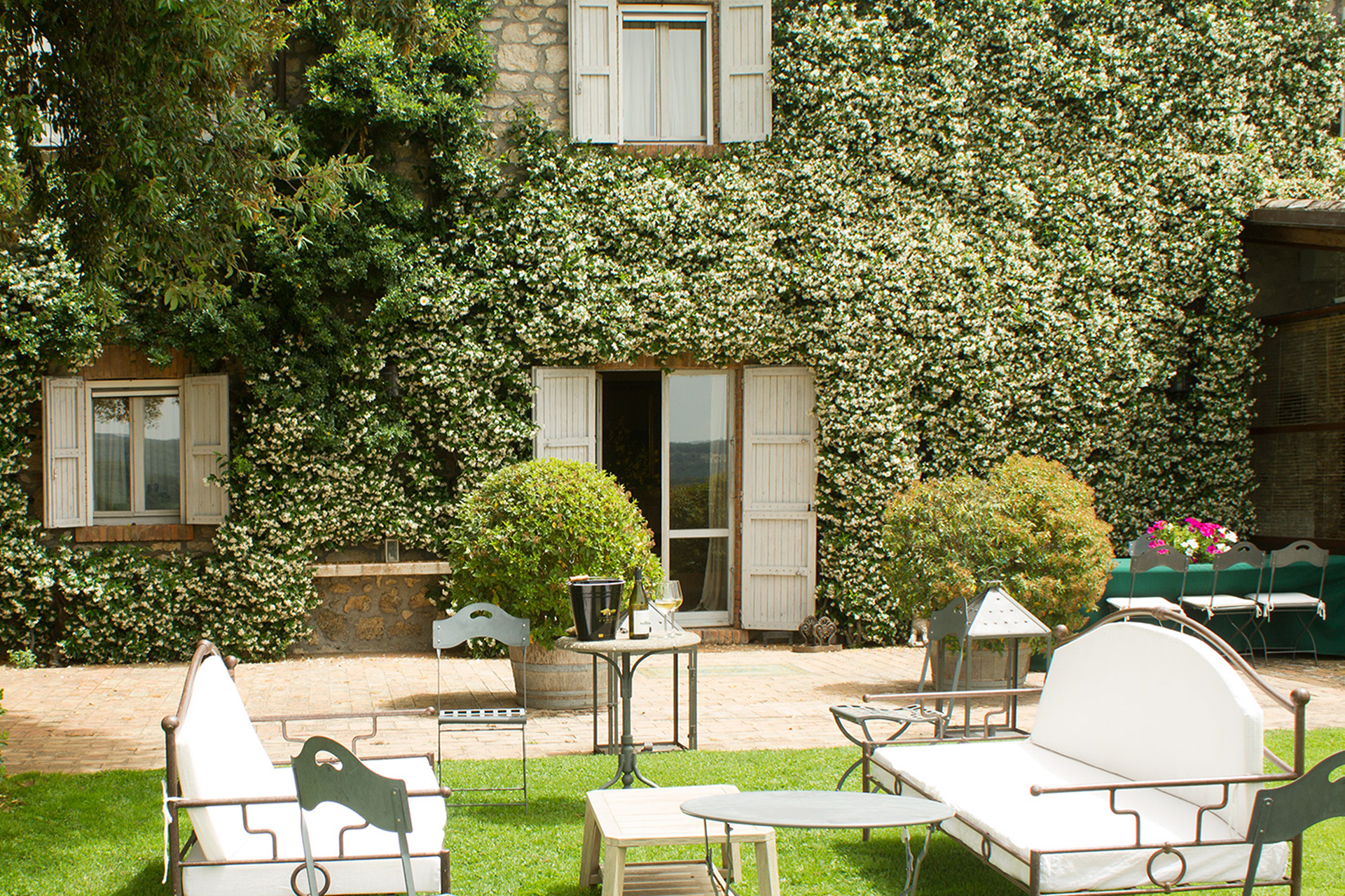 villa-tirrena_estate_lazio-italy_exterior-terrace.jpg