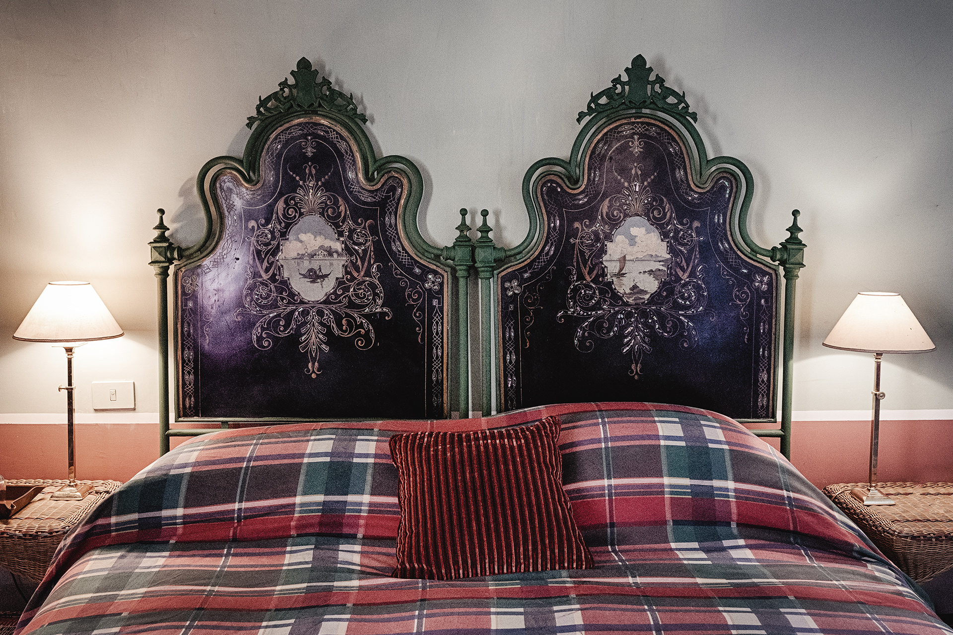 villa-tirrena_estate_lazio-italy_interior-bed.jpg