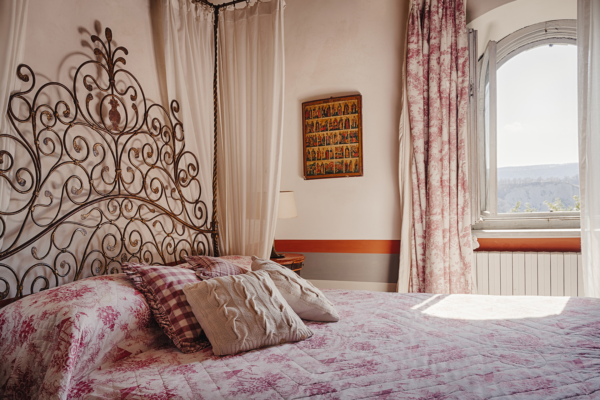 villa-tirrena_estate_lazio-italy_interior-bed-room-window.jpg