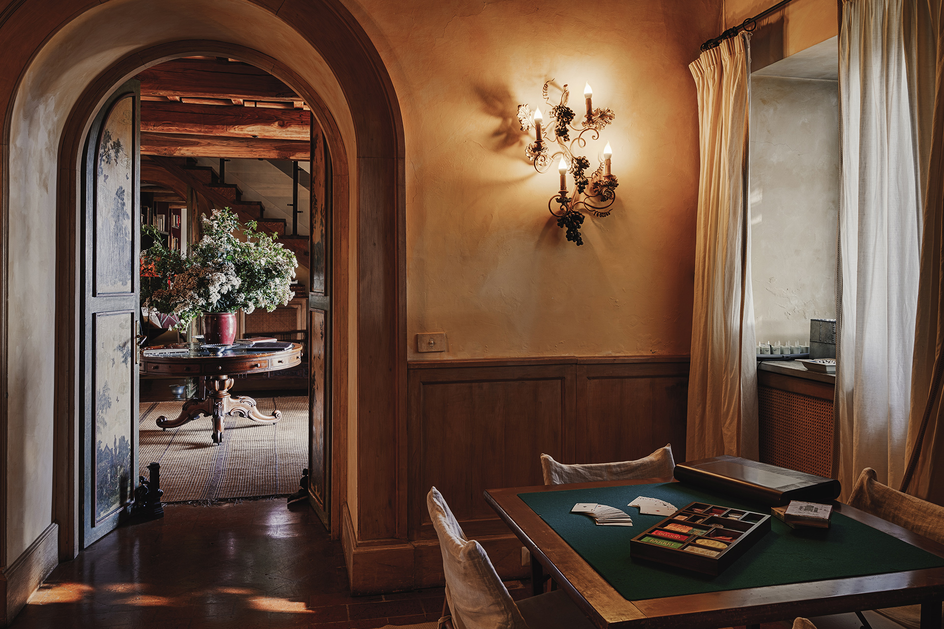 villa-tirrena_estate_lazio-italy_interior-poker.jpg