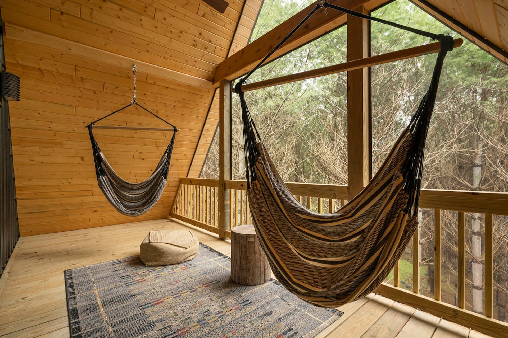 carpenters-cabin_cabin_ohio-usa_exterior-balcony.jpg