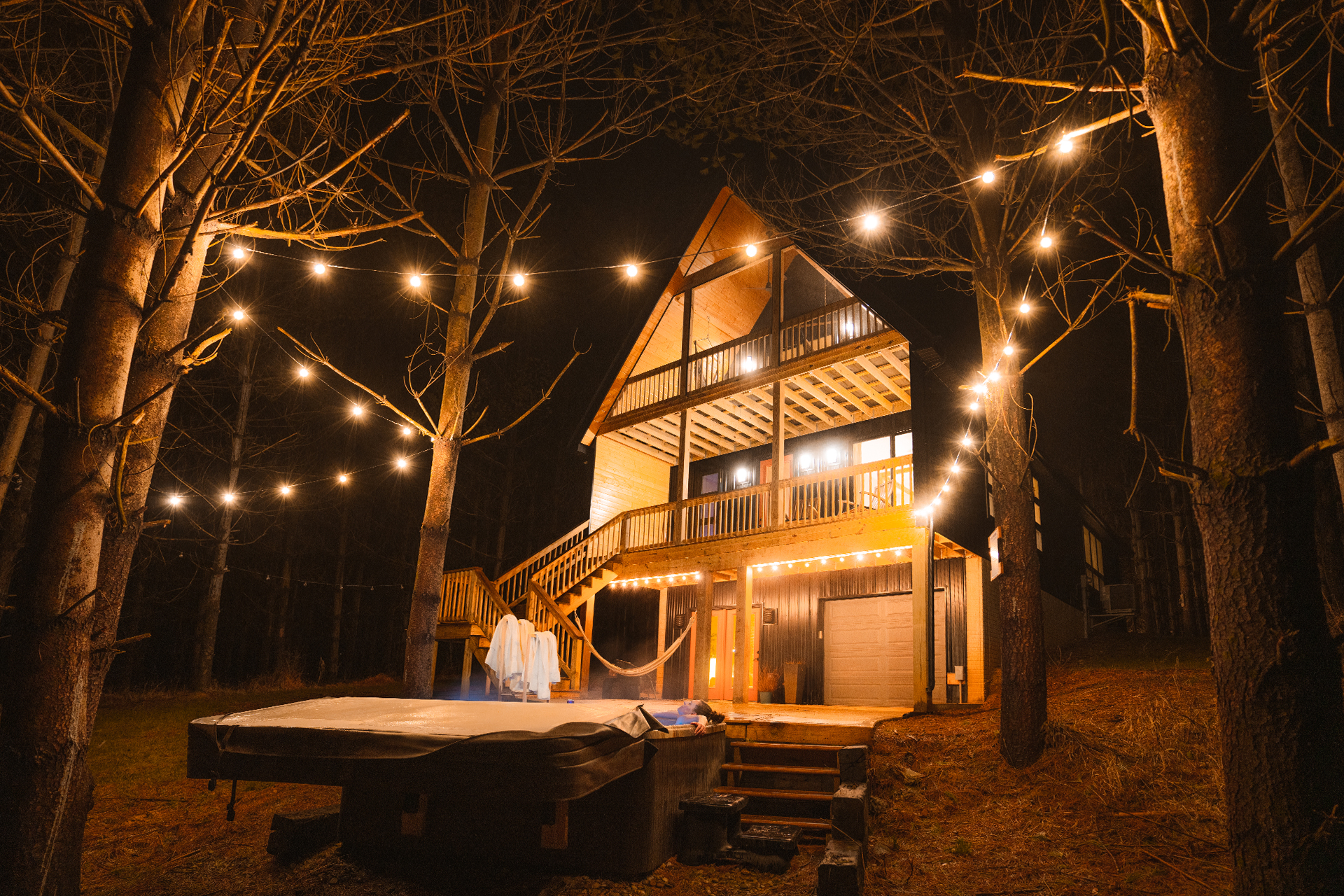carpenters-cabin_cabin_ohio-usa_exterior-night-facade.jpg