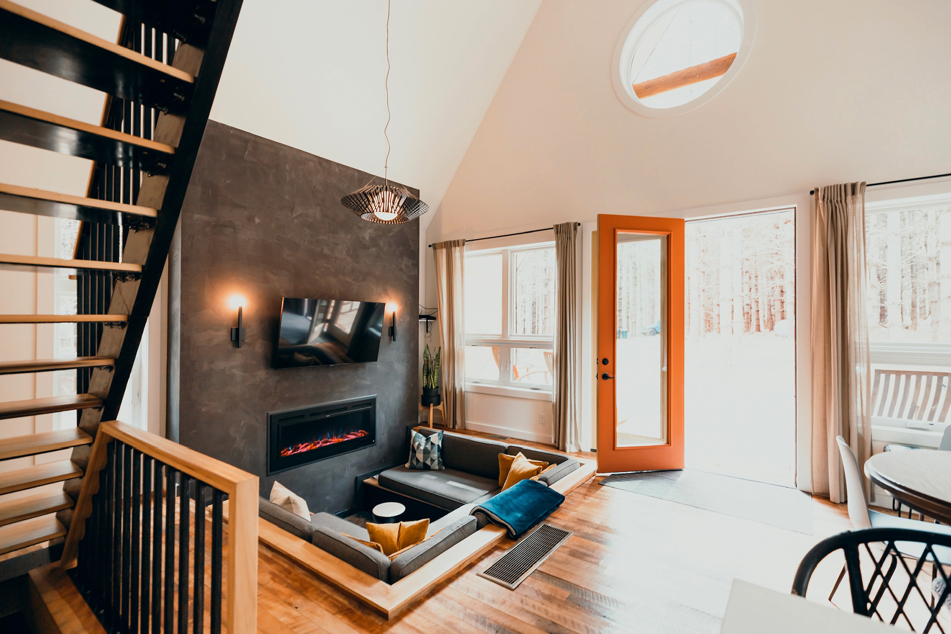 carpenters-cabin_cabin_ohio-usa_interior-living-room.jpg