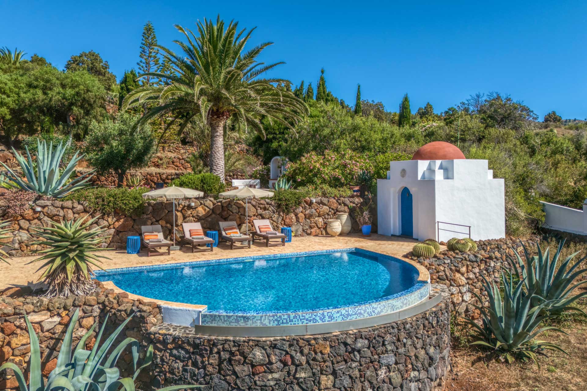 villa-botanico_estate_canarias-spain_exterior-pool-design.jpg
