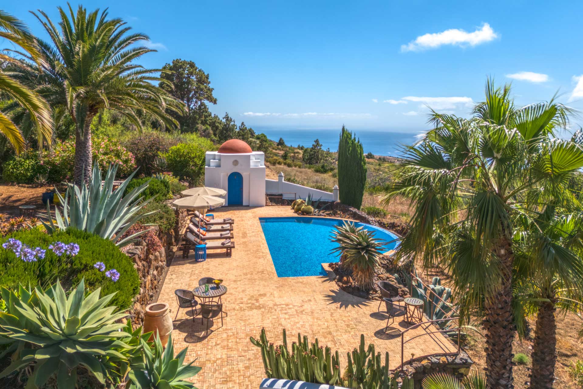 villa-botanico_estate_canarias-spain_exterior-pool-view.jpg
