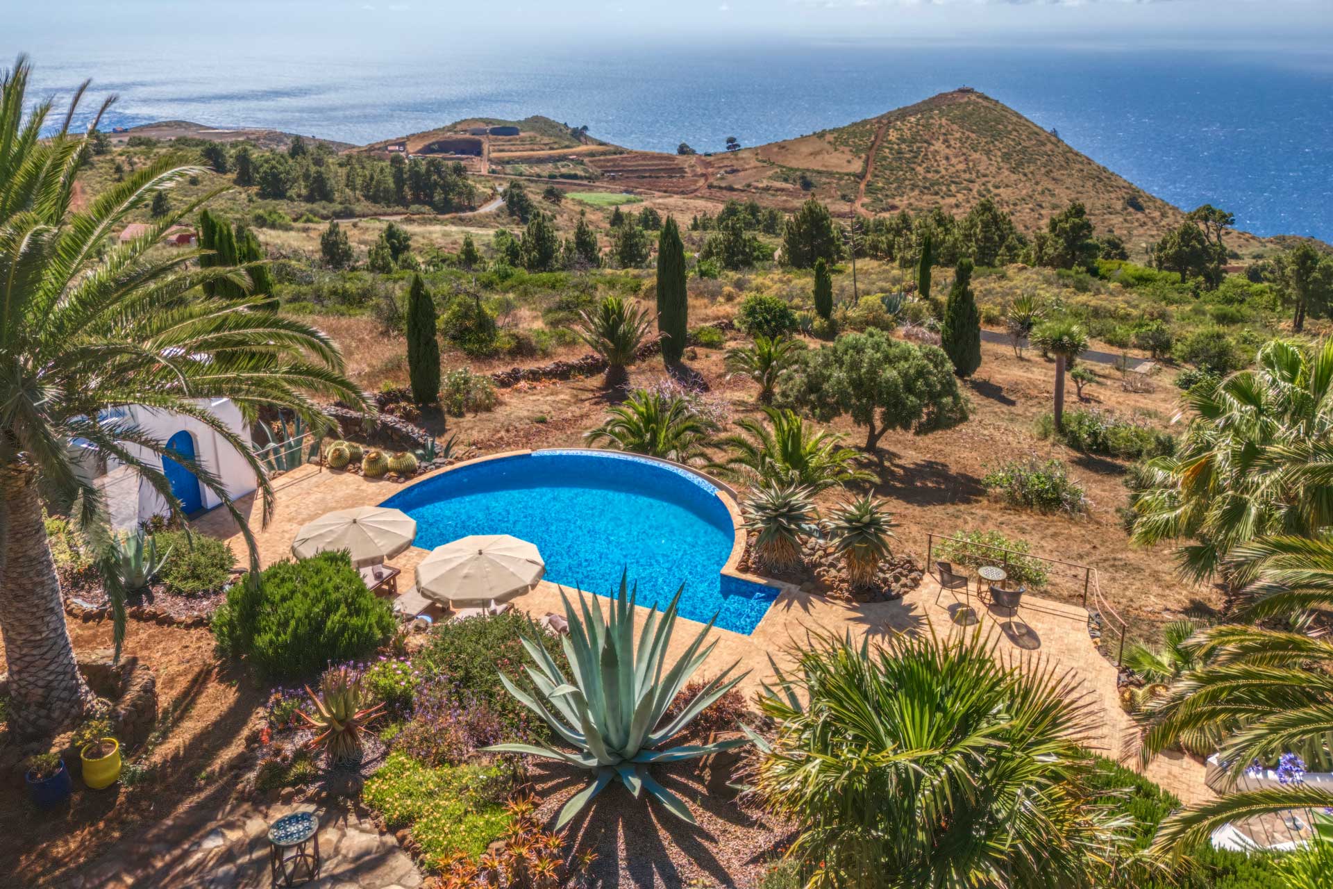 villa-botanico_estate_canarias-spain_exterior-pool-view-design.jpg