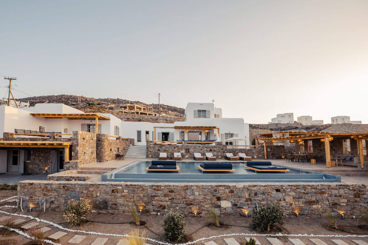 villa-sapphire-black