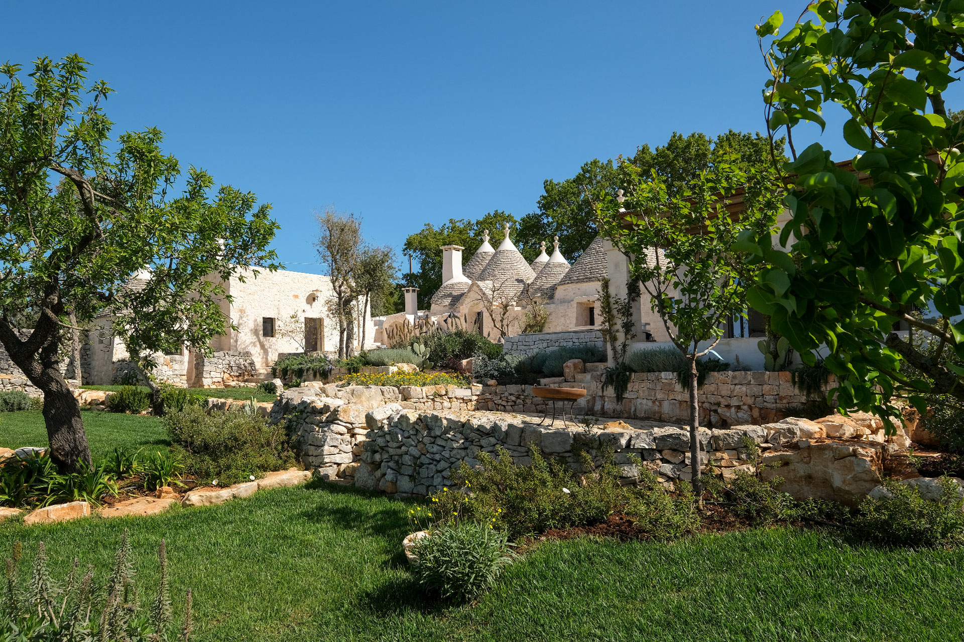 trulli-cantalanotte_trullo-puglia-italy-exterior-design.jpg
