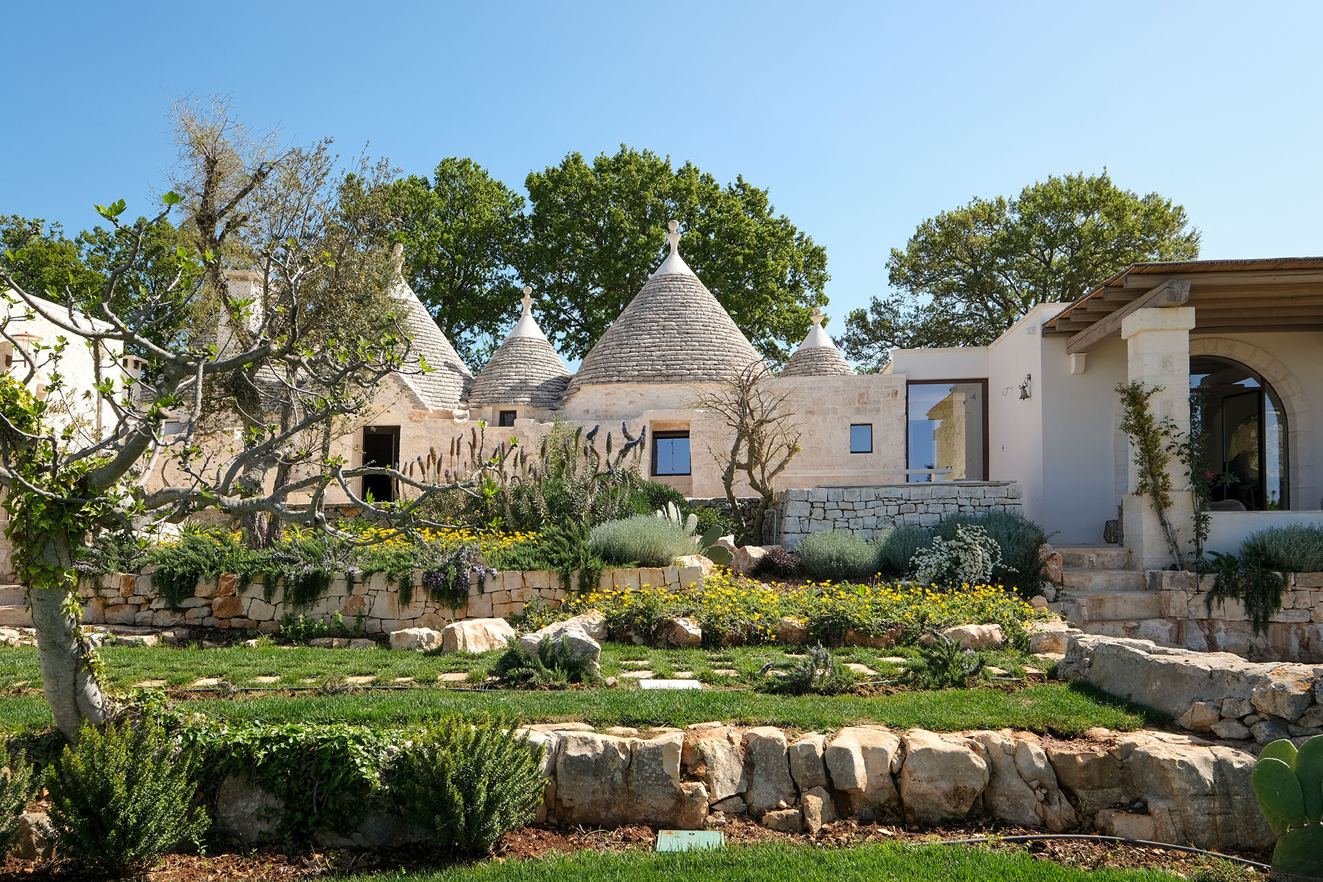 trulli-cantalanotte_trullo-puglia-italy-exterior-facade.jpg