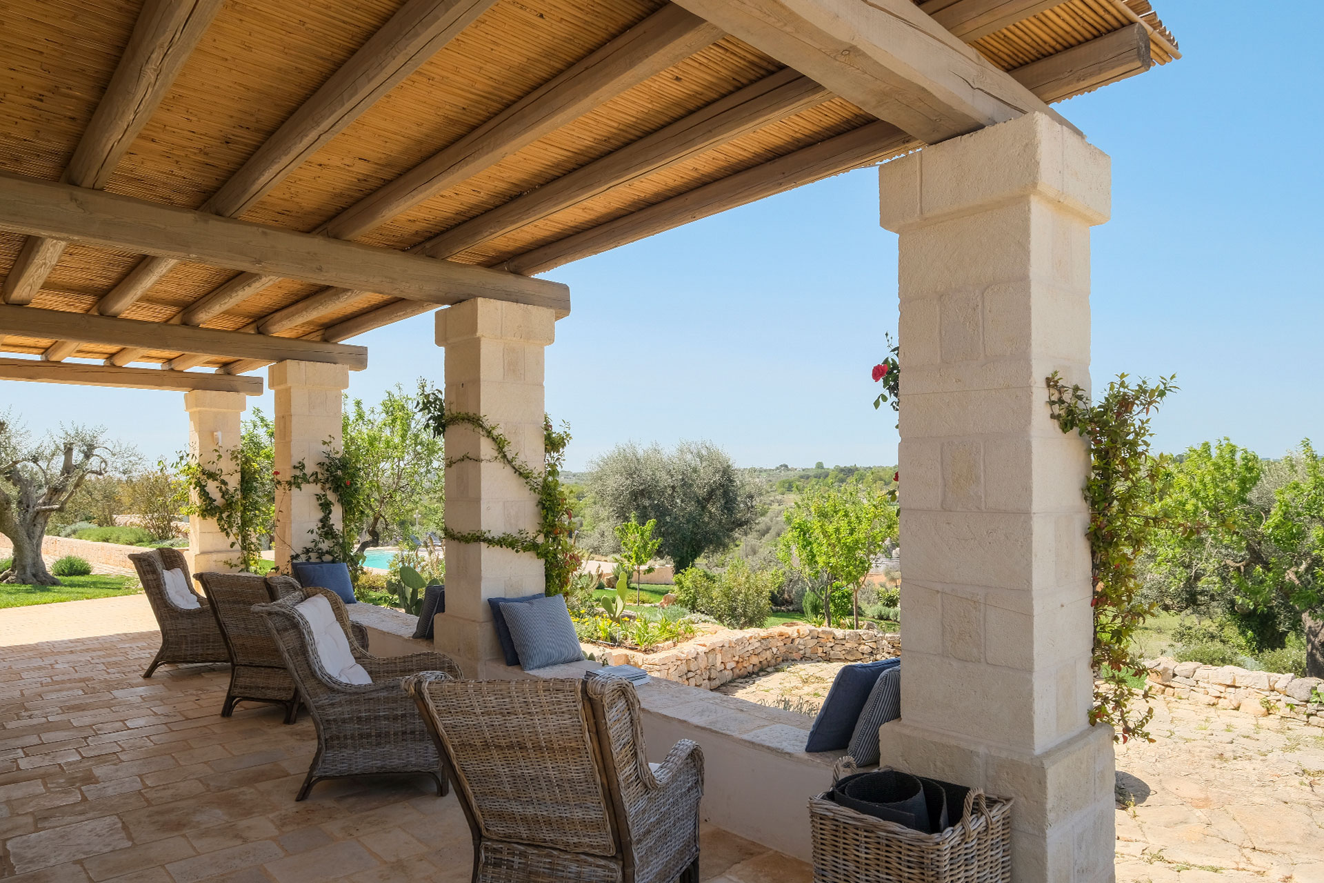 trulli-cantalanotte_trullo-puglia-italy-exterior-seating.jpg