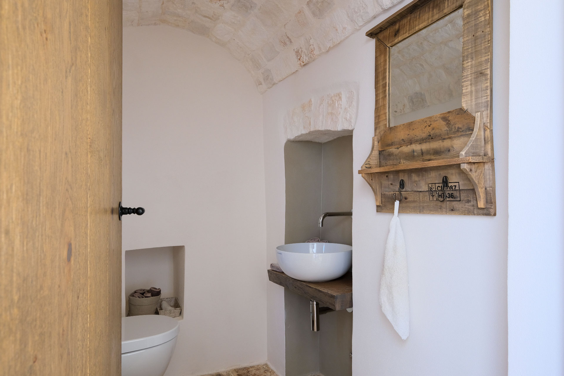 trulli-cantalanotte_trullo-puglia-italy-interior-bathroom.jpg