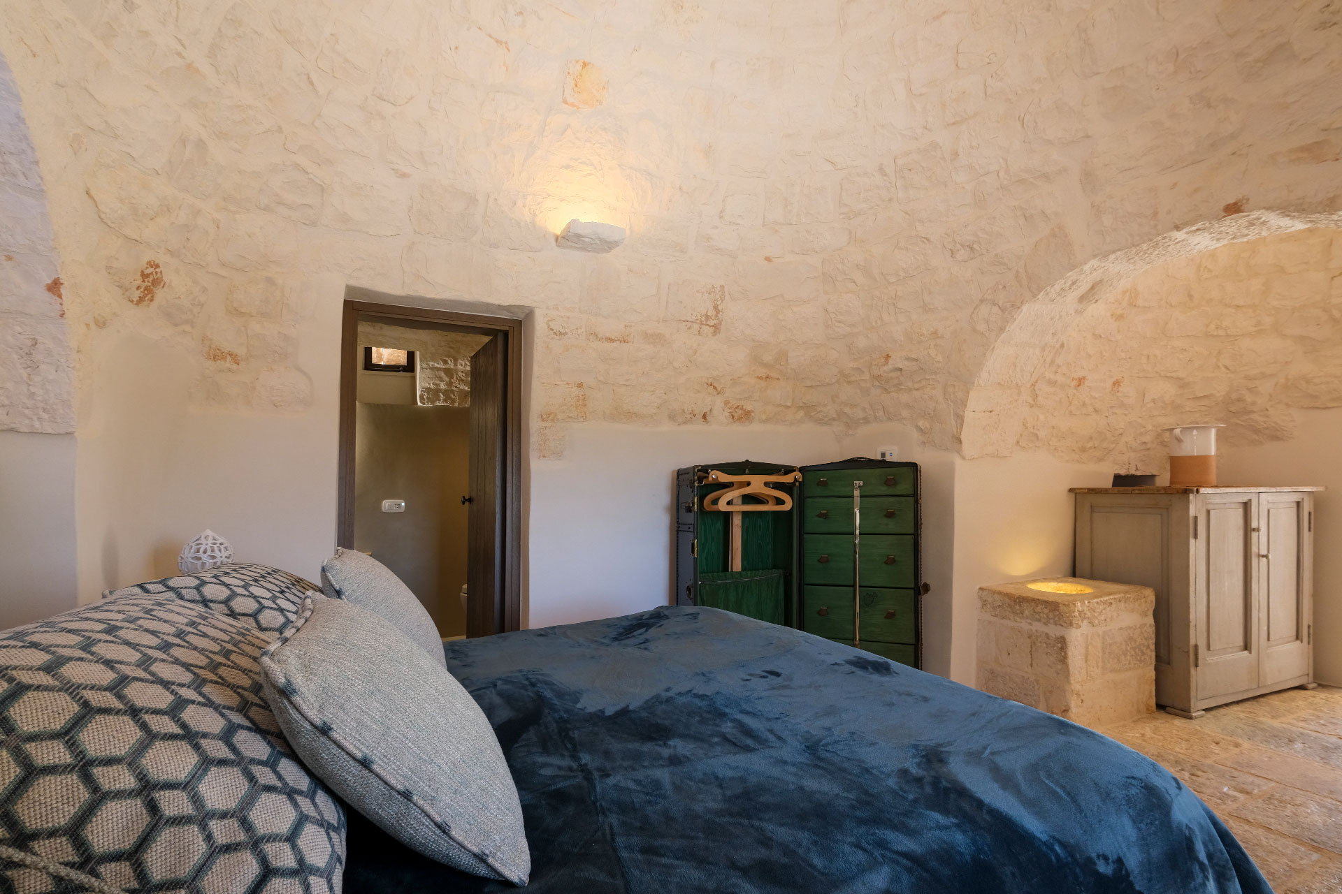 trulli-cantalanotte_trullo-puglia-italy-interior-bed-room.jpg