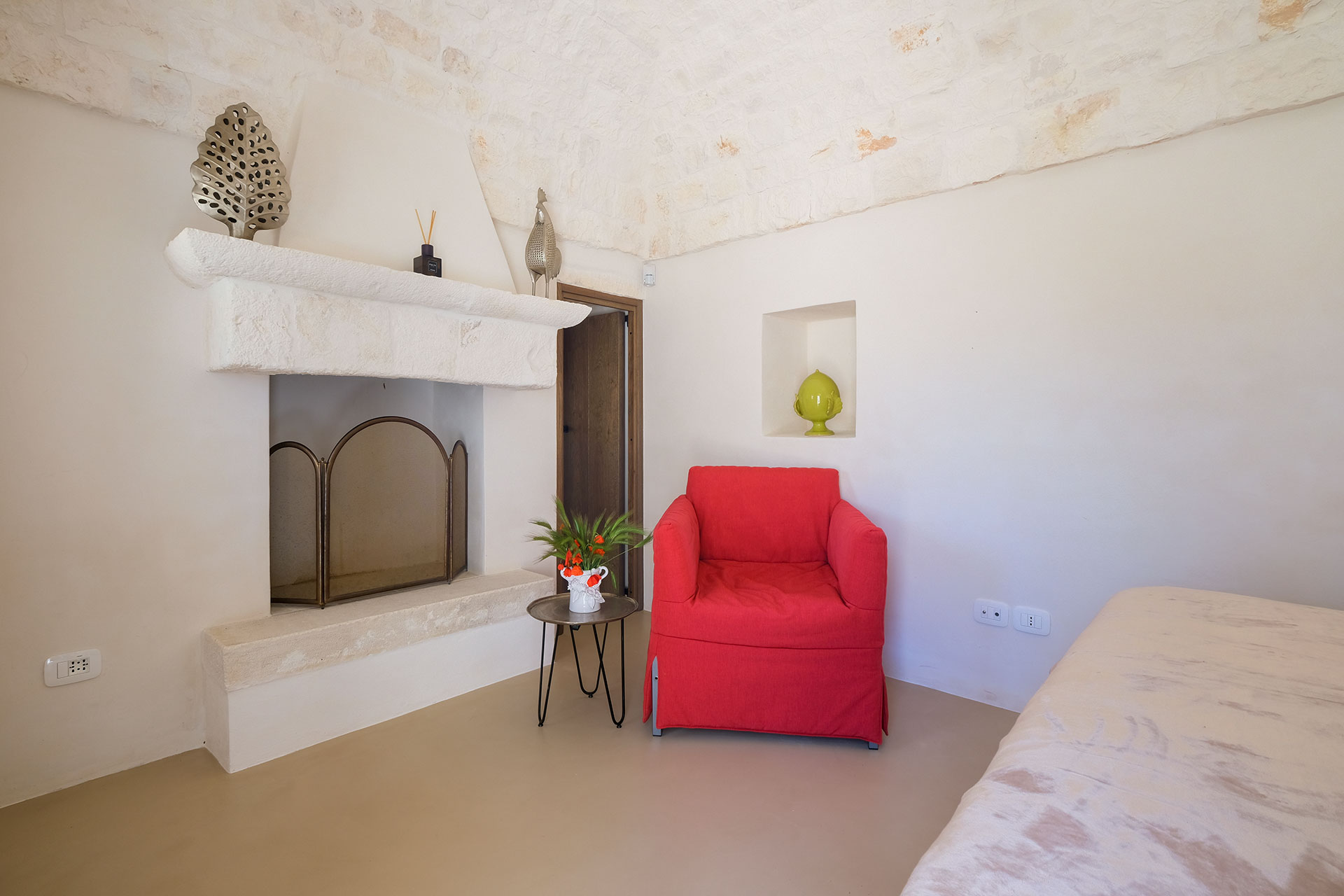 trulli-cantalanotte_trullo-puglia-italy-interior-bedroom-design.jpg