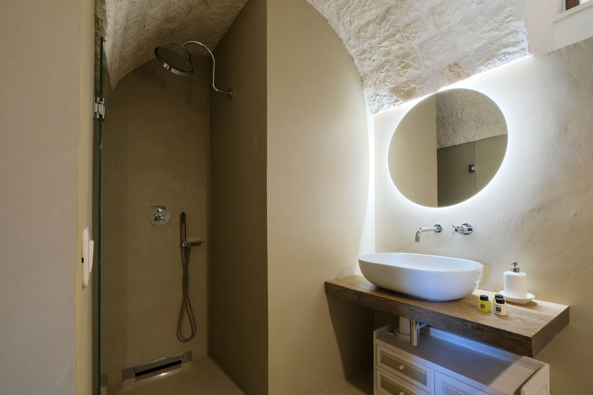 trulli-cantalanotte_trullo-puglia-italy-interior-shower.jpg