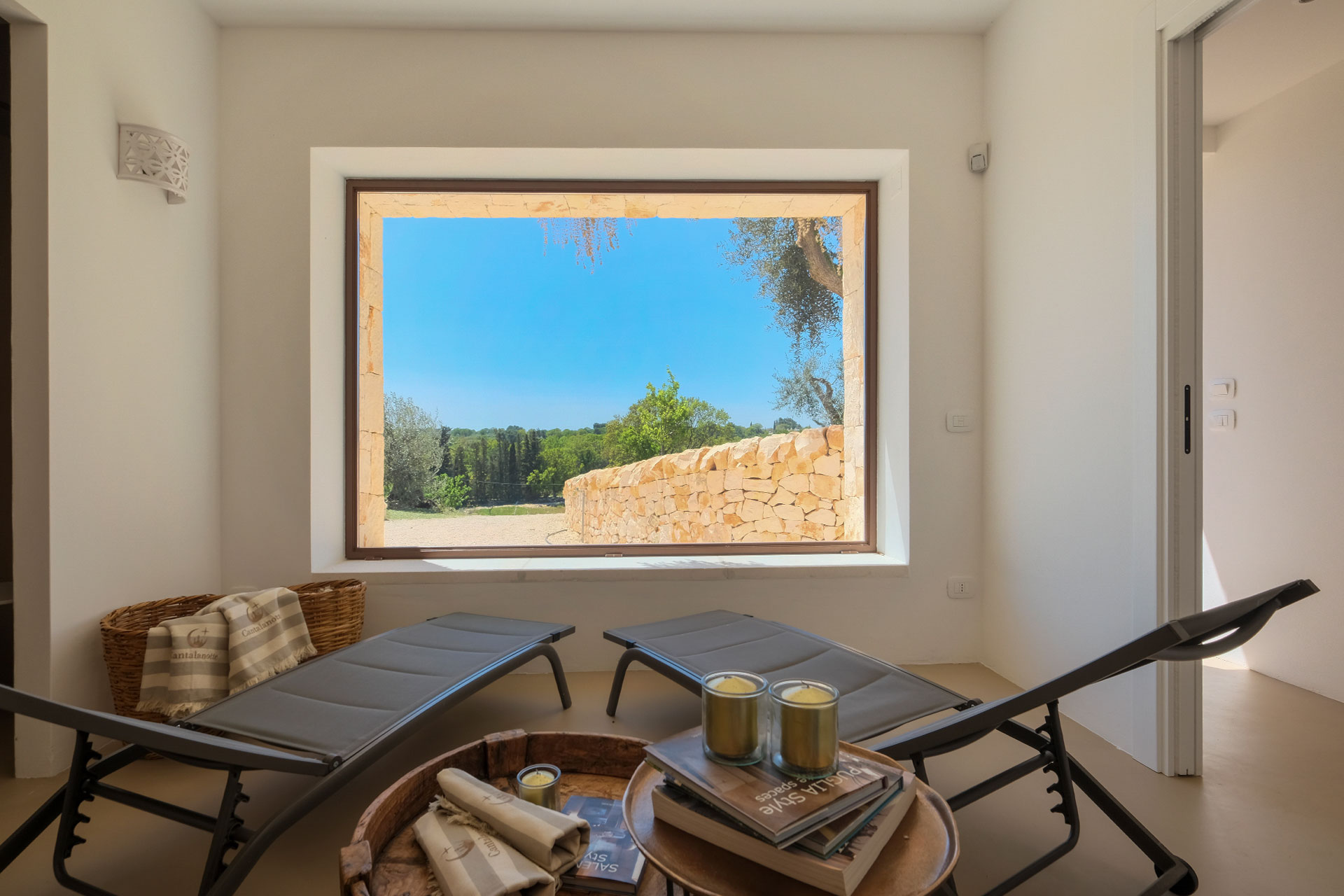 trulli-cantalanotte_trullo-puglia-italy-interior-view.jpg